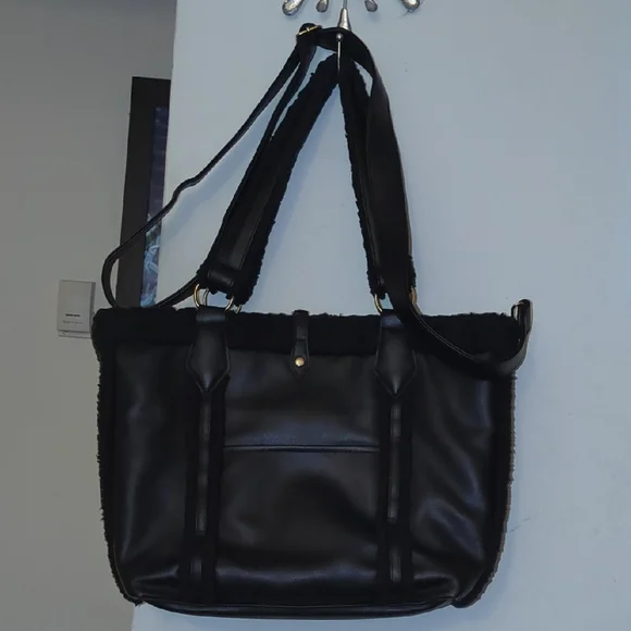 G.I.L.I Reversible Sherpa Tote Black Bag / Matching Sherpa Pouch Asking Only $45 - Picture 7 of 13